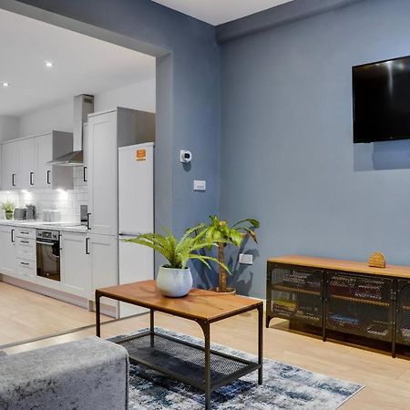 Birkenhead - 2 Bedroom House Екстериор снимка