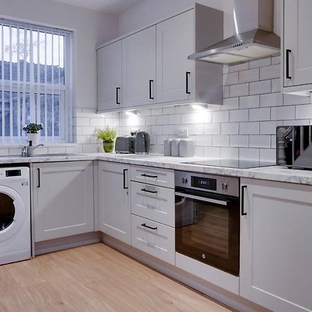 Birkenhead - 2 Bedroom House Екстериор снимка