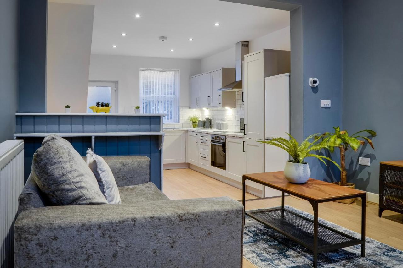 Birkenhead - 2 Bedroom House Екстериор снимка