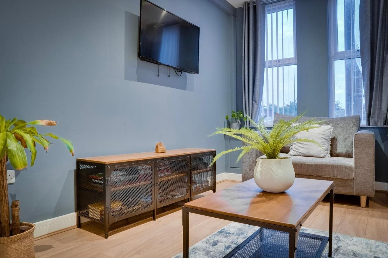Birkenhead - 2 Bedroom House Екстериор снимка