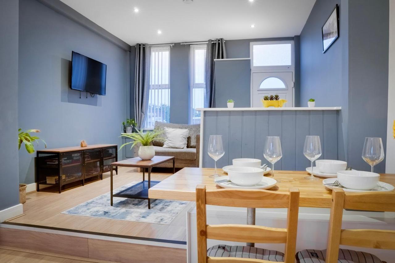 Birkenhead - 2 Bedroom House Екстериор снимка