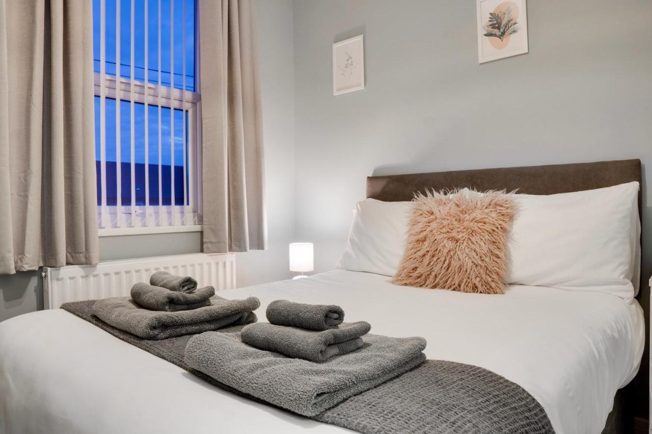 Birkenhead - 2 Bedroom House Екстериор снимка