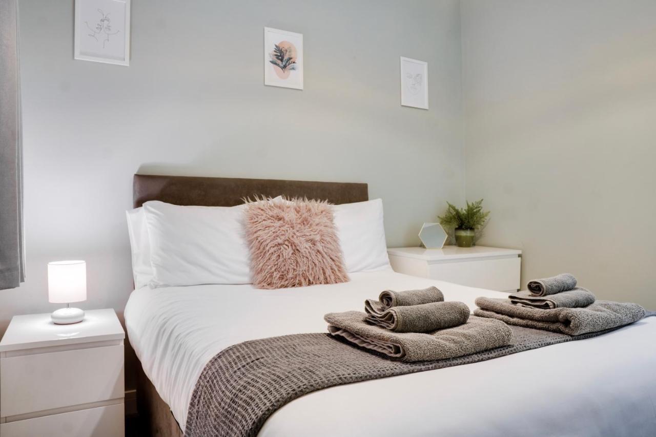 Birkenhead - 2 Bedroom House Екстериор снимка