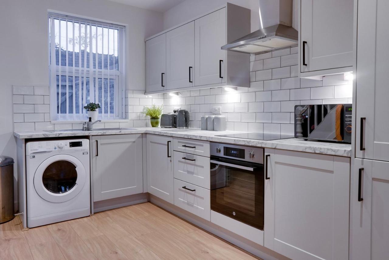 Birkenhead - 2 Bedroom House Екстериор снимка