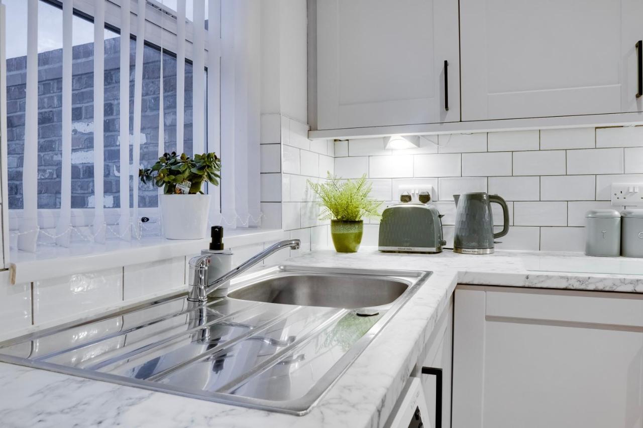 Birkenhead - 2 Bedroom House Екстериор снимка