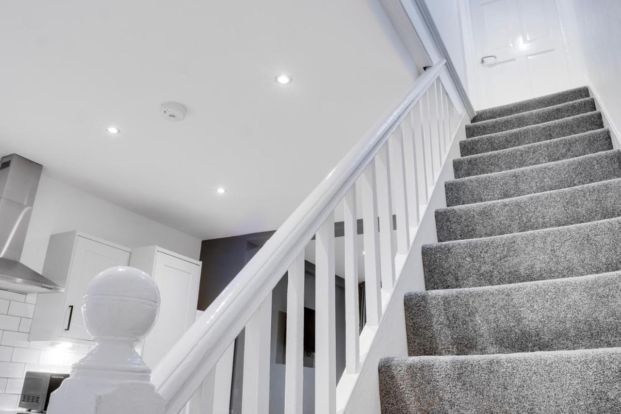 Birkenhead - 2 Bedroom House Екстериор снимка